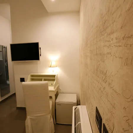 Relais Piazza Del Plebiscito ベッド・アンド・ブレックファスト ナポリ