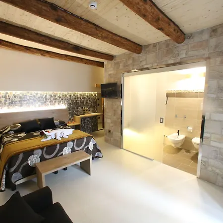 Relais Piazza Del Plebiscito 住宿加早餐酒店 4*