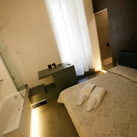 Relais Piazza Del Plebiscito 4*