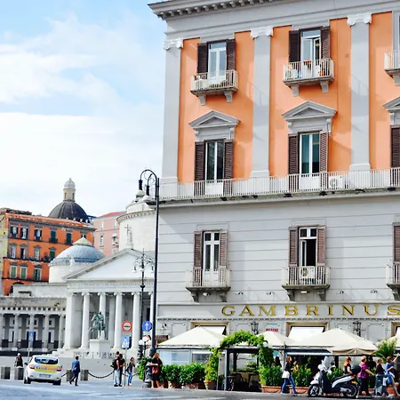 Relais Piazza Del Plebiscito 4*